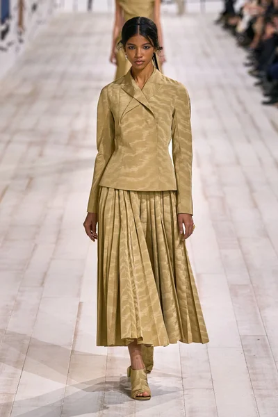 Look 13